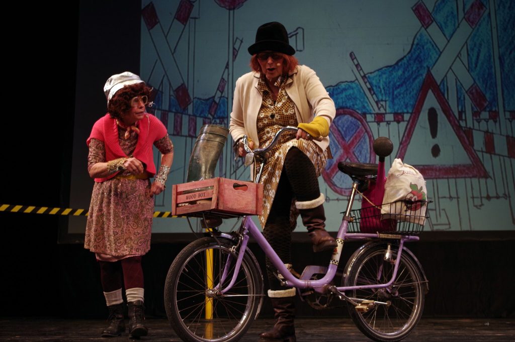Foto: von Oliver Fiedler Grandiose Show in der Stadthalle Singen "Rucket zämme" beim großen Singener Narrenspiegel