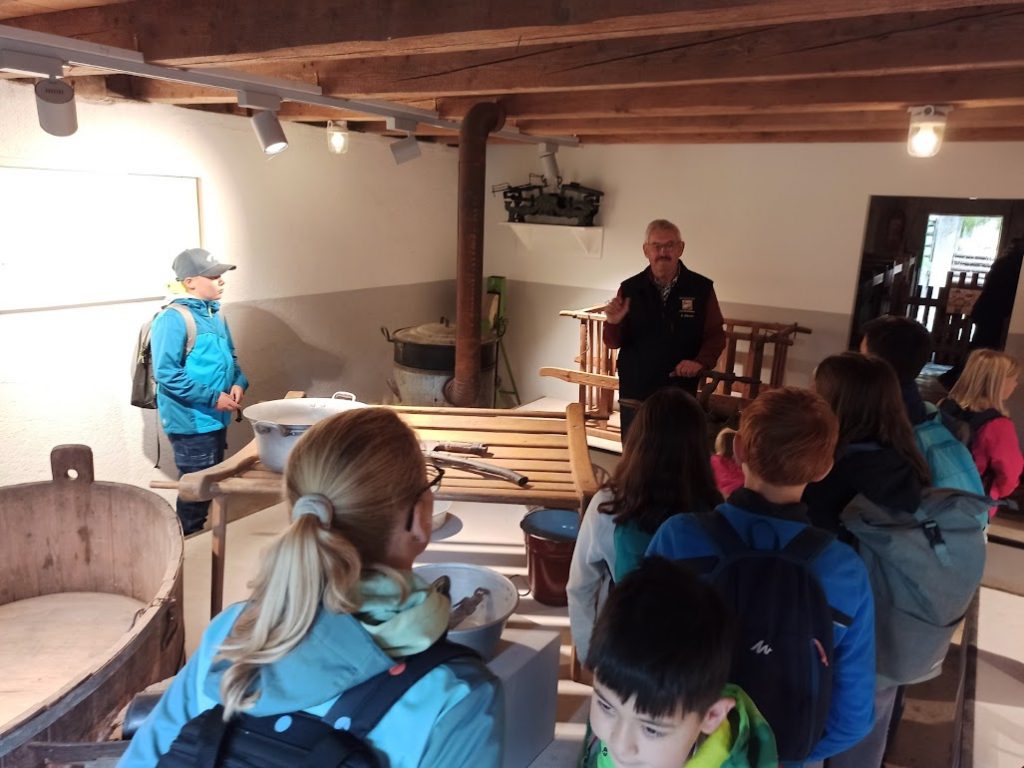 Poppel-Jugen Ausflug: Im Museum